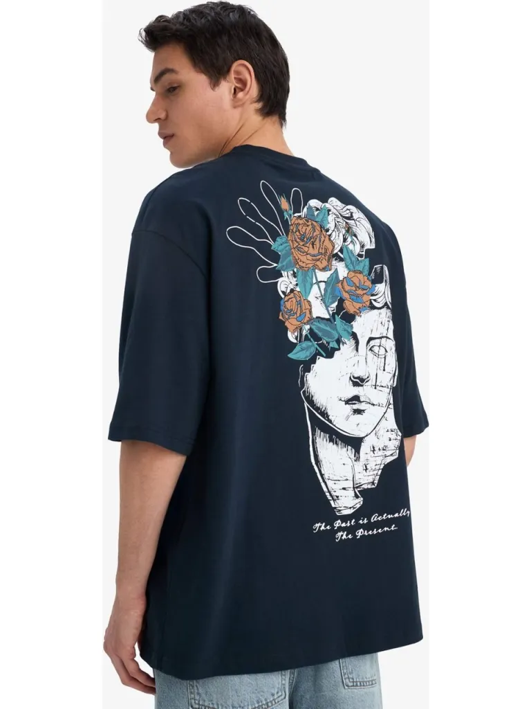 DeFacto %100 Pamuk Loose Fit Bisiklet Yaka Sırt Baskılı Kısa Kollu Tişört B4320AX25SM