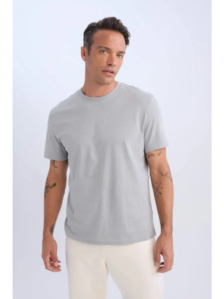 DeFacto %100 Pamuk New Regular Fit Bisiklet Yaka Basic Düz Kısa Kollu Tişört V7699AZ25SP