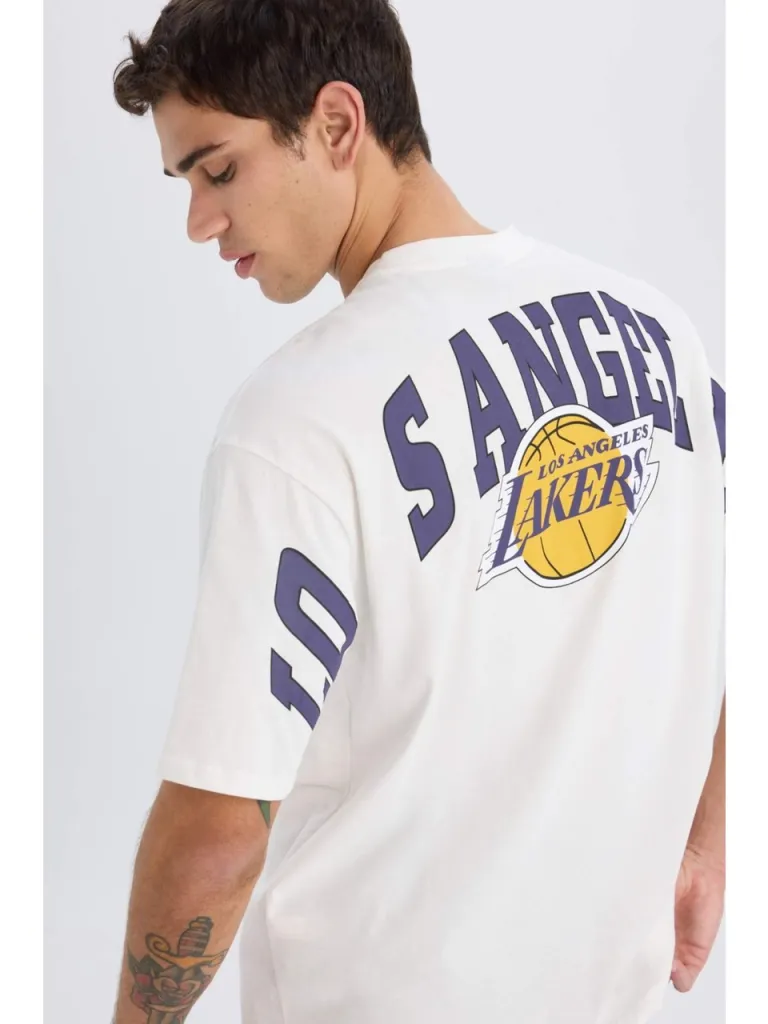 DeFacto Fit Nba Los Angeles Lakers Oversize Geniş Kalıp Bisiklet Yaka Kısa Kollu Tişört B3894AX25SP