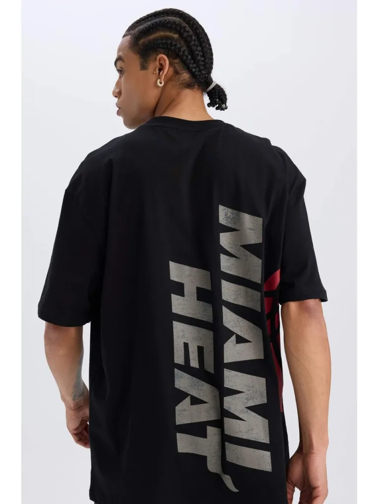 DeFacto Fit NBA Miami Heat Oversize Geniş Kalıp Bisiklet Yaka Sırt Baskılı Kısa Kollu Tişört E0067AX25SP