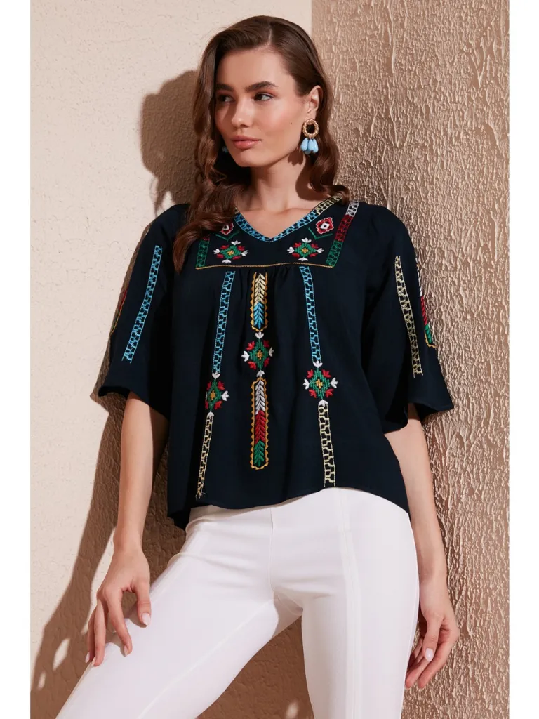 Lela Pamuklu Regular Fit Nakış Işlemeli Bluz Kadın Bluz 611BZ0247
